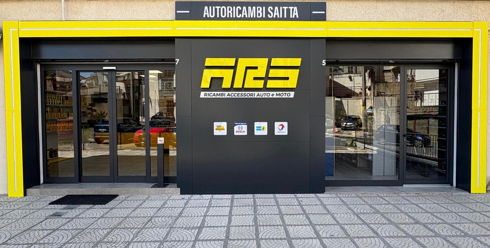 Esterno del negozio Autoricambi Saitta